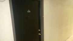 HH1703-5FrontDoor.jpg